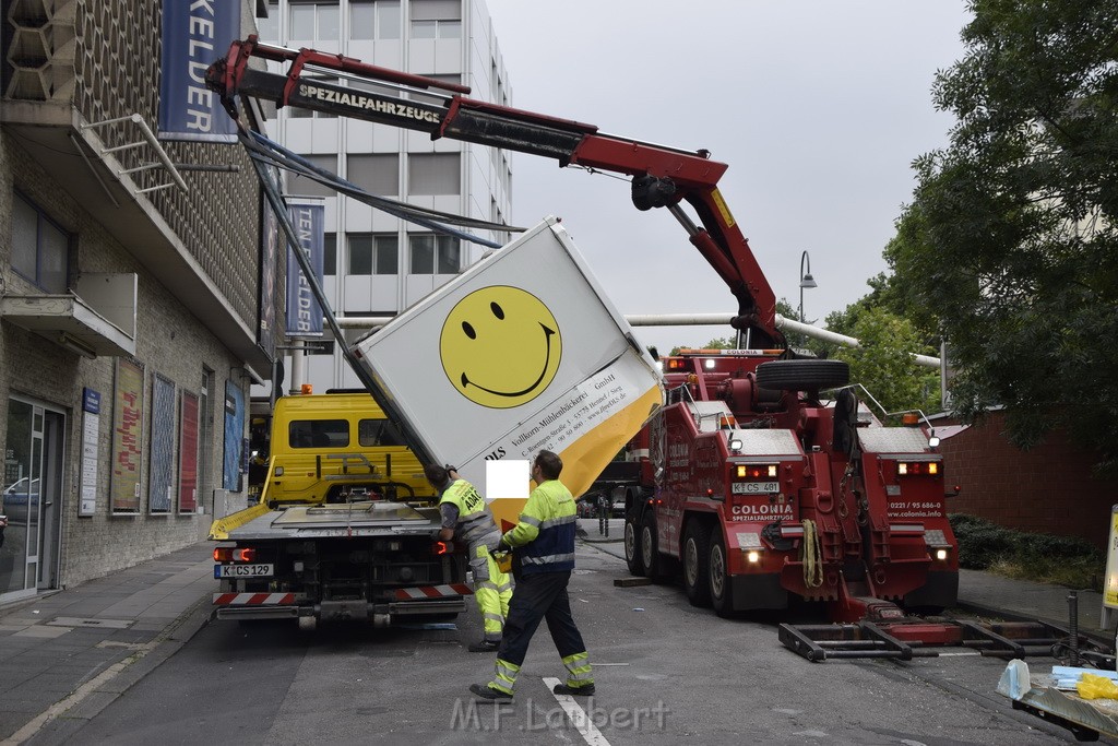 Bergung Verkaufsanhaenger Koeln Altstadt Sued Kleine Spitzengasse P079.JPG - Miklos Laubert